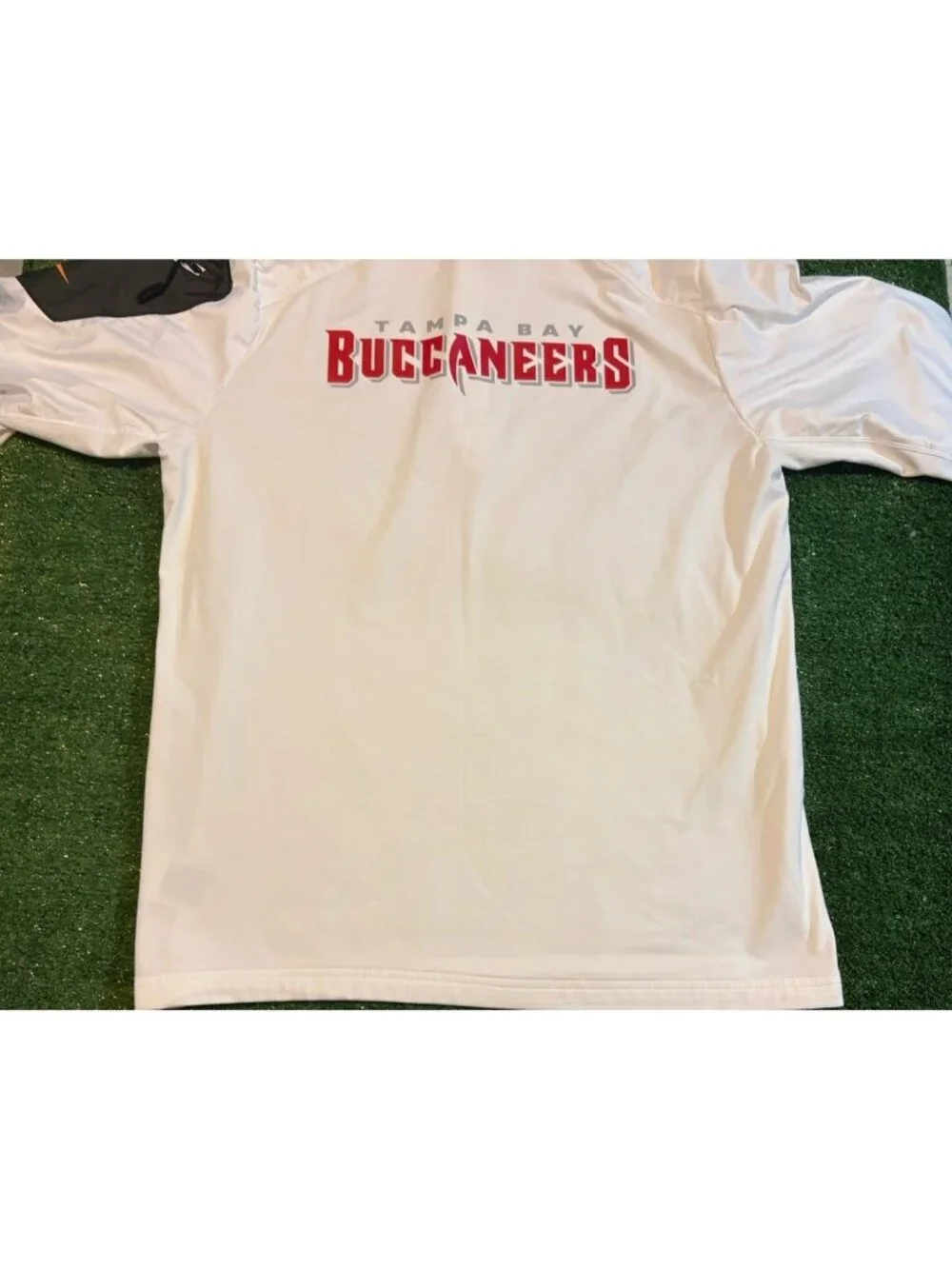Tampa Bay Buccaneers 1/4 zip mens large white nike dri fit pullover long sleeve